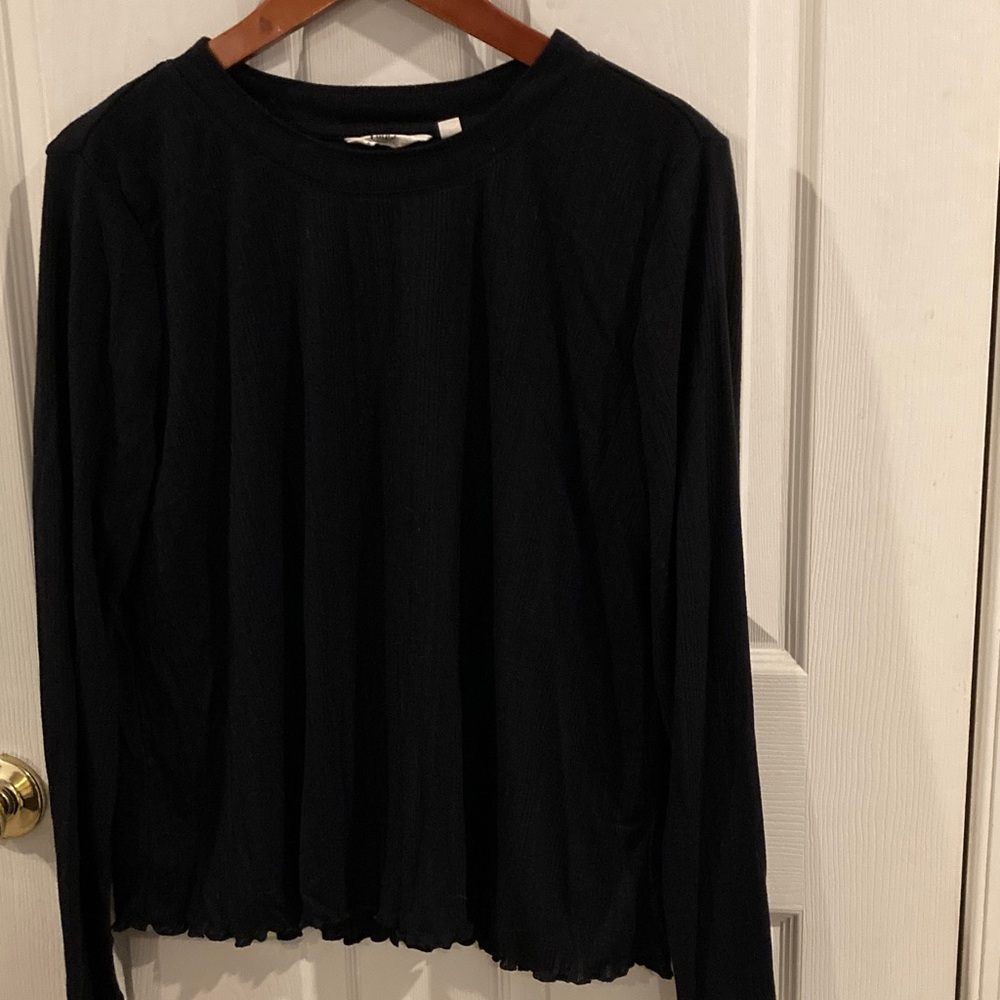 me by Jennie Garth Black Pointelle Lettuce Edge Shirt